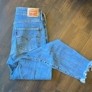 Levi cropped jeans, size 28, mint condition